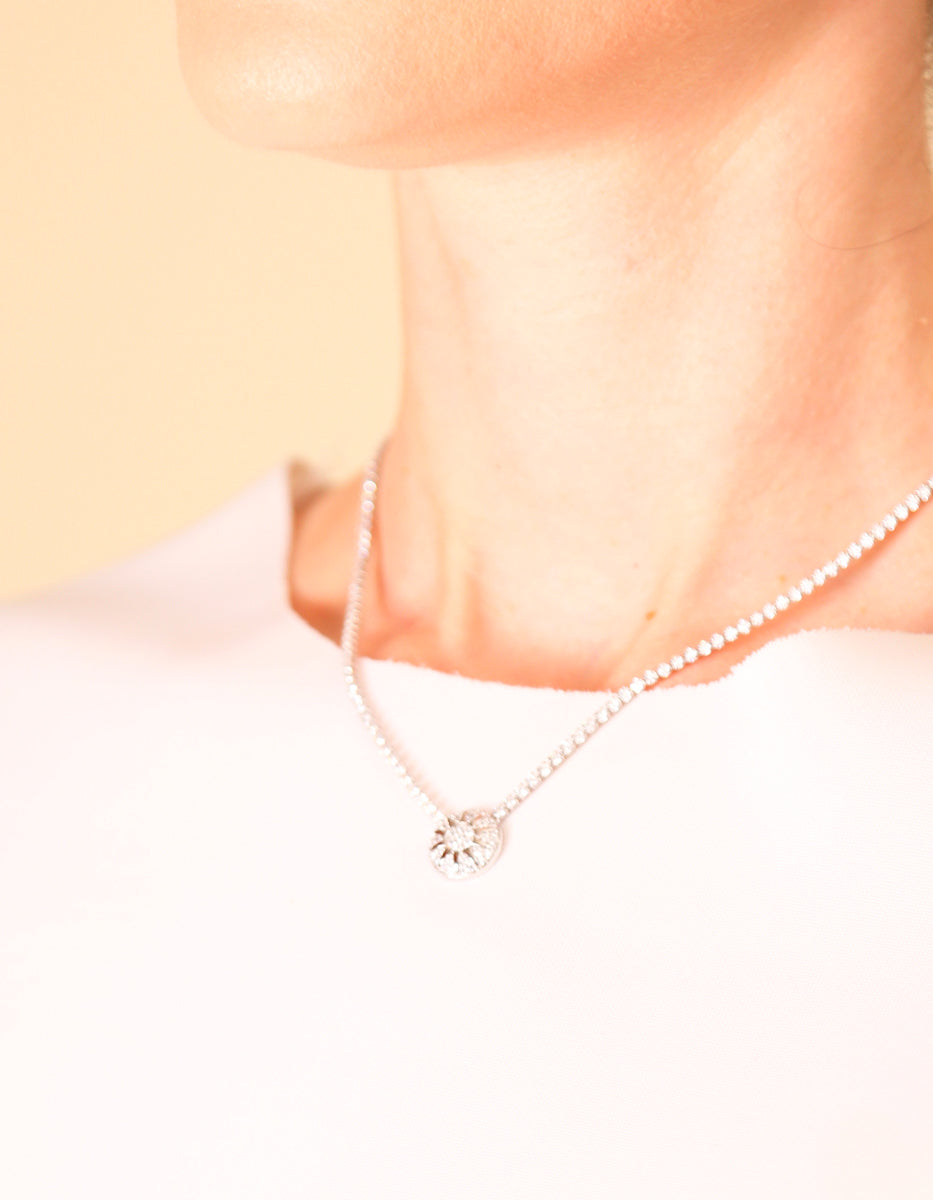 ⚡Ei Collar en Plata .925 con Baño de Rodio y Dije Circular con Detalle de Estrella y Topacios Blancos