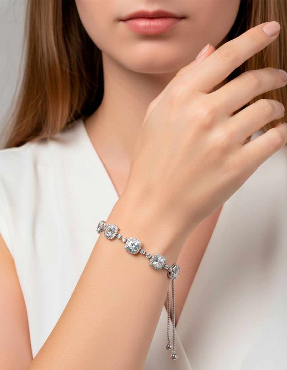 Pulsera ajustable con topacios blancos en forma cuadrada Festive Style