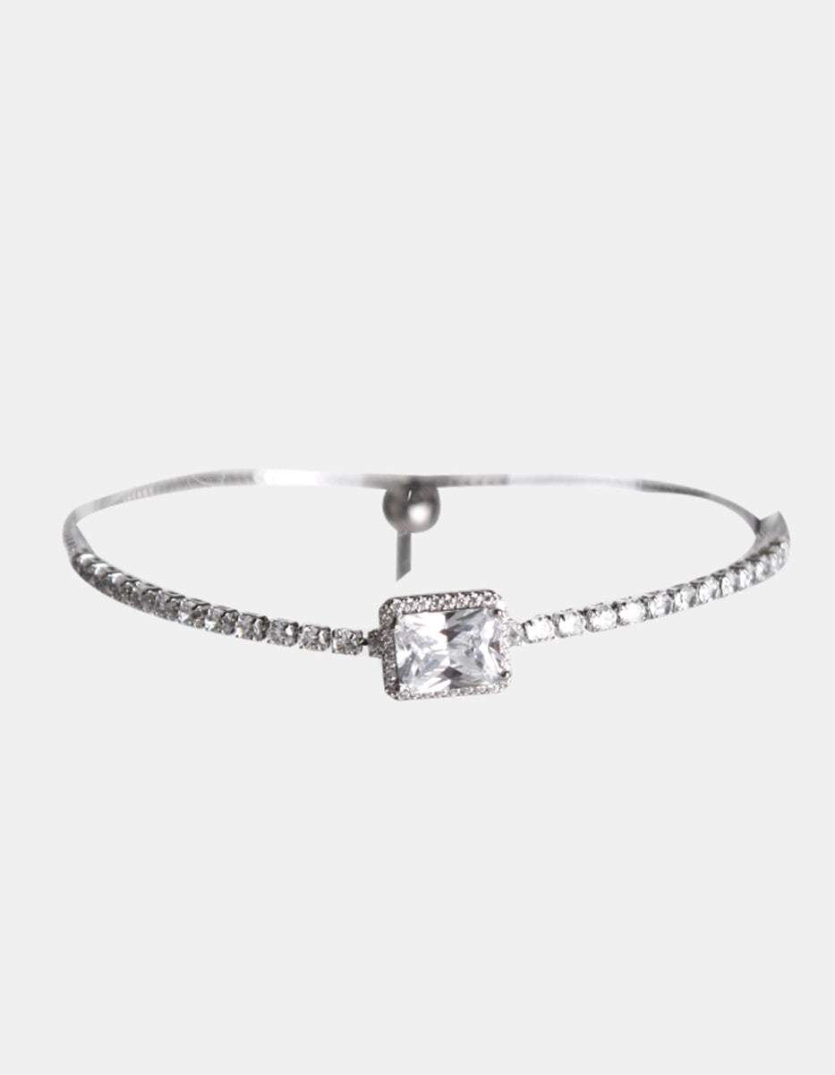 Pulsera ajustable en plata .925 con baño de rodio, topacio central rectangular y topacios blancos Festive Style