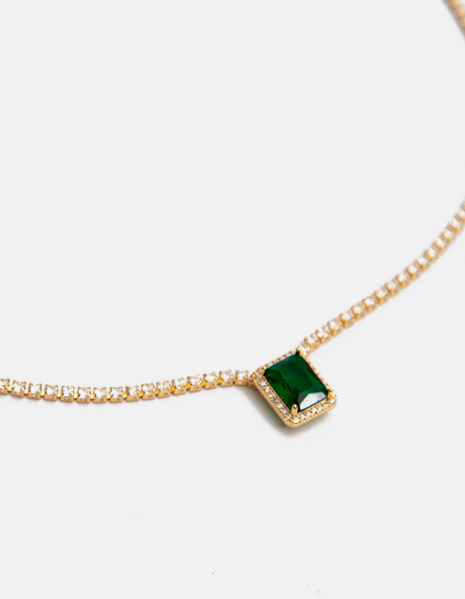 Collar en plata .925 con baño de oro 22 kt, dije de esmeralda de Bombay y topacios blancos Eterna