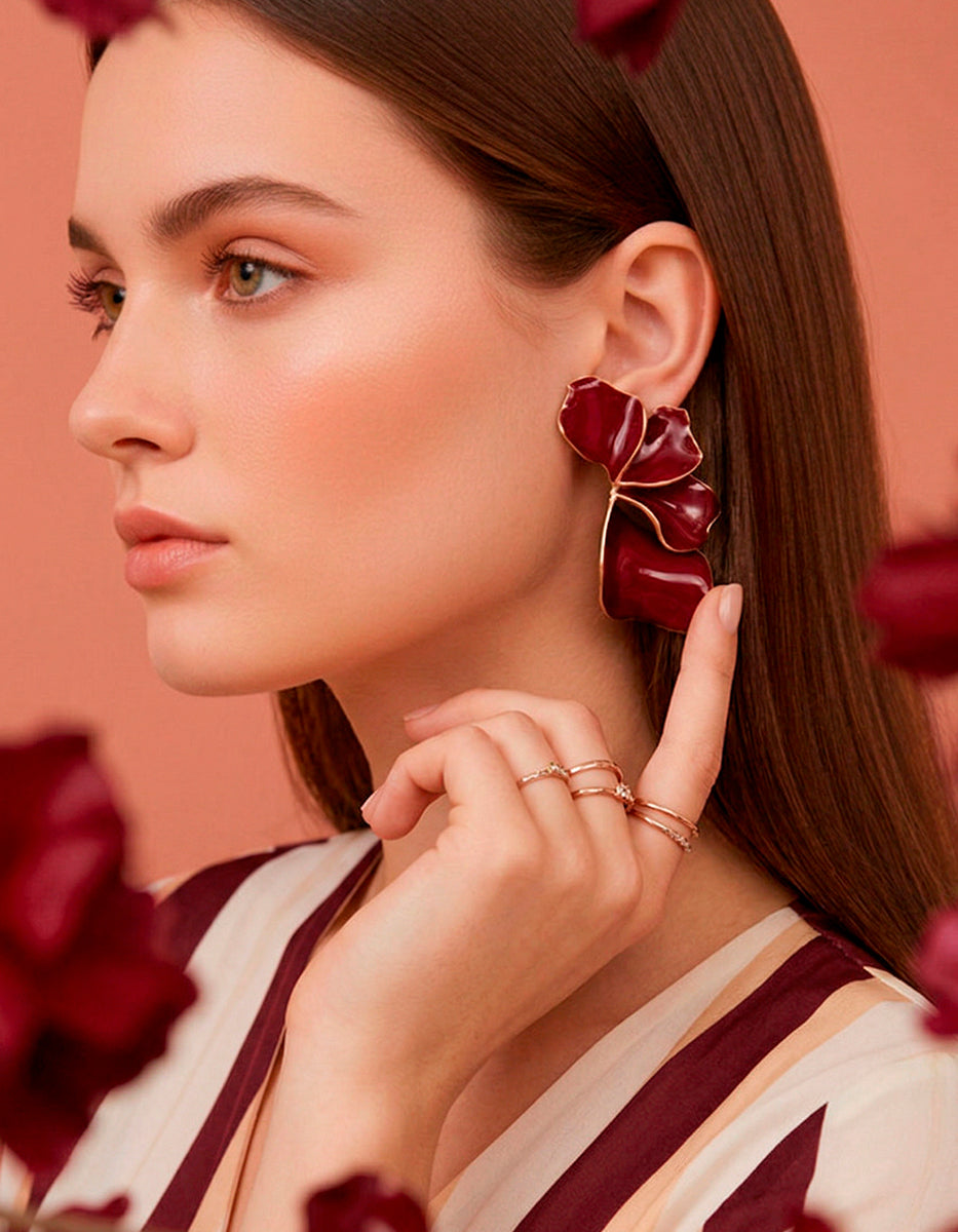 Aretes gold-filled forma de Abanico en Tono Rojo Mandragora