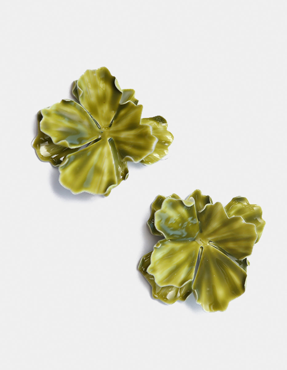 Aretes gold-filled forma de Flor en Tono Verde Mandragora