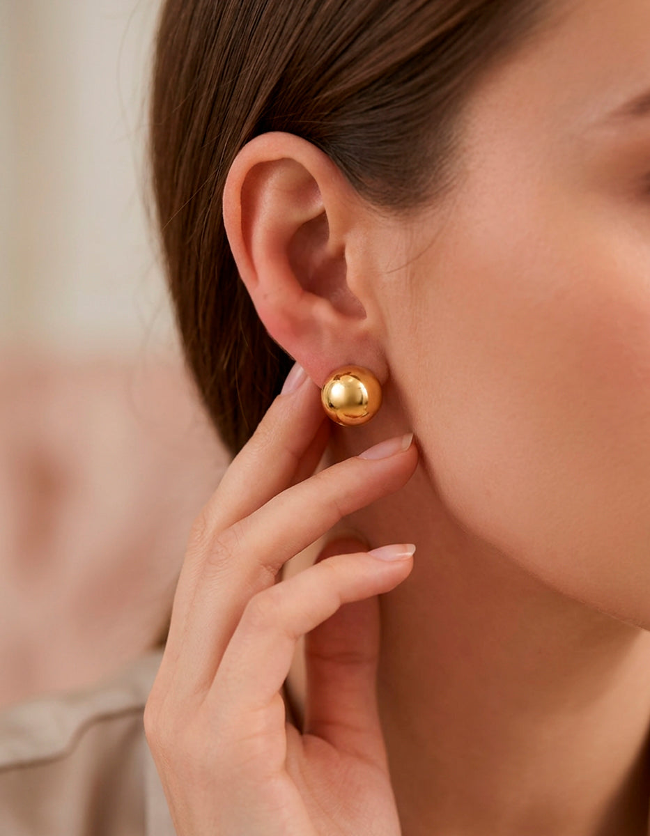 Aretes de gold-filled en semi esfera cóncava Golden Chic