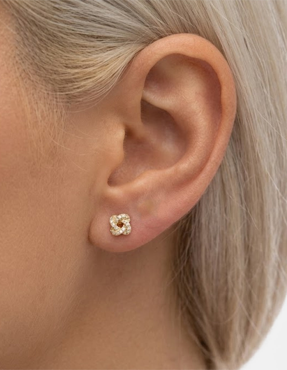 Broqueles de plata .925 con baño de oro 22k en forma de espiral pavé Festive Style