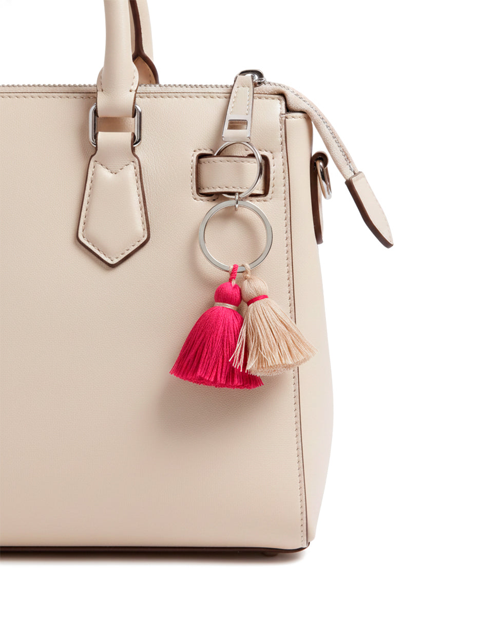 Llavero de Pompones Rosa y Crema en Metal Noble Zen