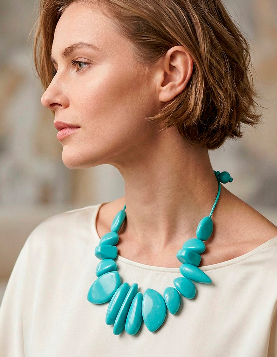 Collar de baquelita turquesa en forma orgánica Mandragora