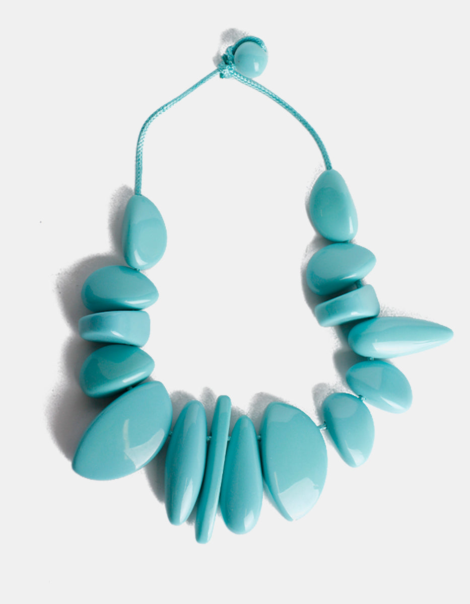 Collar de baquelita turquesa en forma orgánica Mandragora