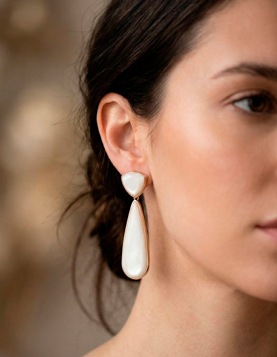Aretes de oro laminado 18kt con baquelita blanca Mandragora