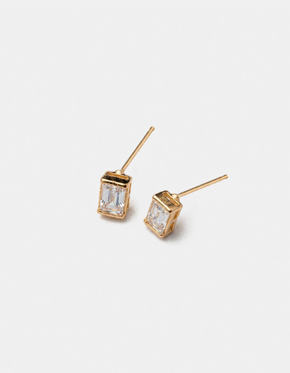 Broqueles con baño de oro 22k en forma rectangular con topacios blancos corte baguette Festive Style
