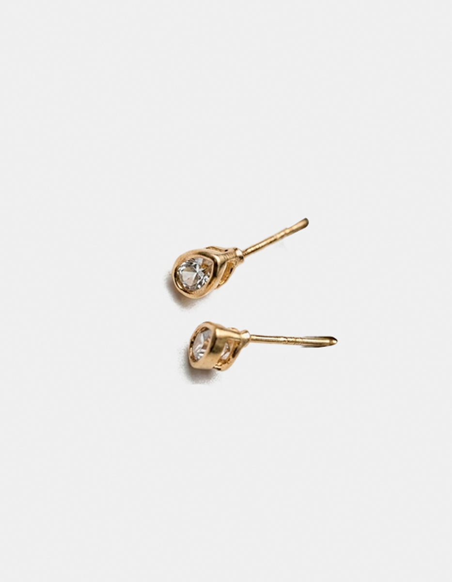 Broqueles con baño de oro 22k en forma de gota y topacio blanco corte pera Festive Style