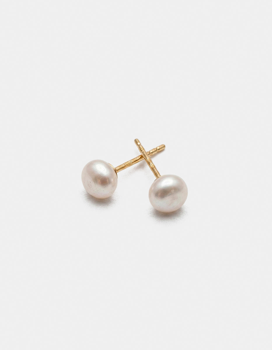 Broqueles mini con baño de oro 22k y perla redonda Mabe de 4 mm Festive Style