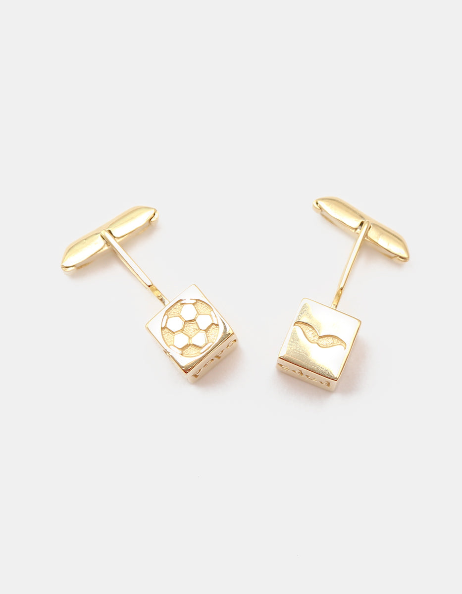 Mancuernillas de metal noble en baño de oro de 22kt con grabados Nordic