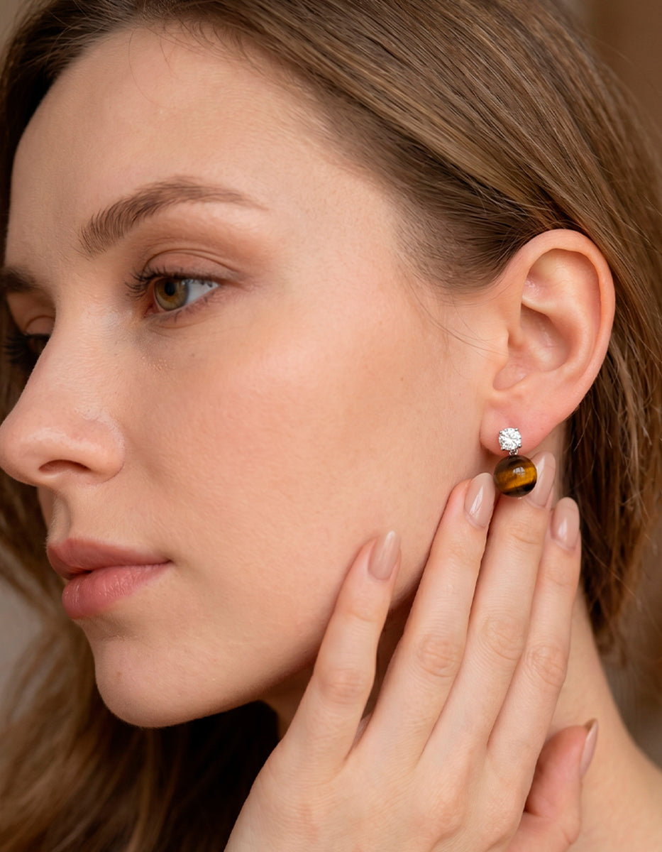 Aretes de bronce en baño de rodio con topacio blanco y ojo de tigre Festive Style