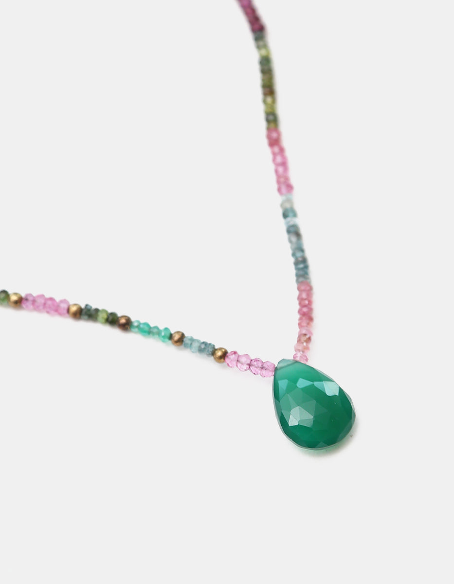 Collar de plata en baño vermeil 22 kt con cuentas multicolores y ágata verde