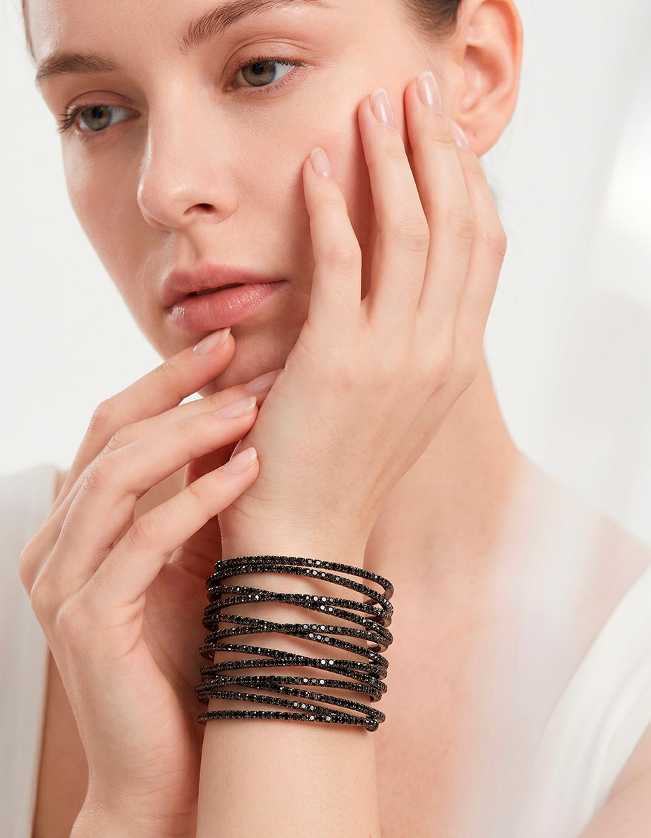 Brazalete en baño de rodio con líneas cruzadas, rodio negro y espinel negro Festive Style