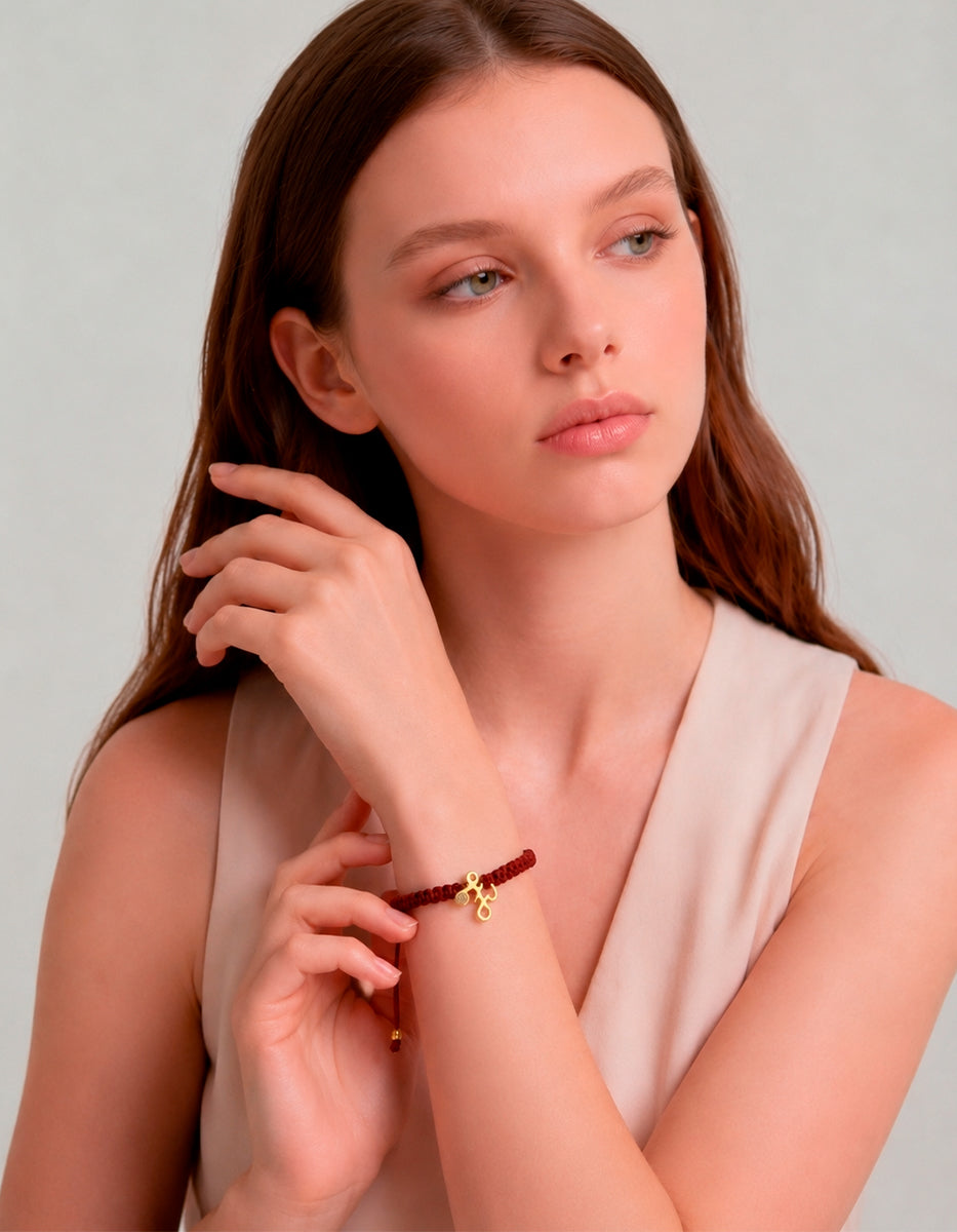 Pulsera con dije de metal noble con baño vermeil 22k con la letra Z y cordón trenzado
