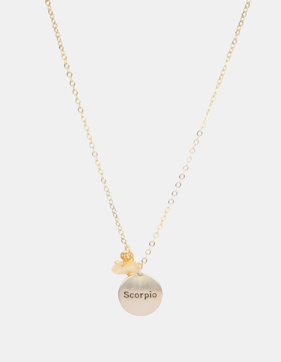Collar de bronce con dije Escorpio en baño de oro laminado mate y topacios blancos Zodiac