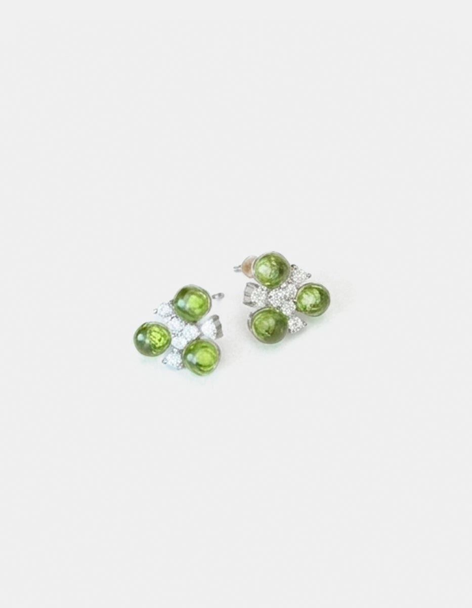 Aretes de metal noble con baño de platino y peridots Festive Style
