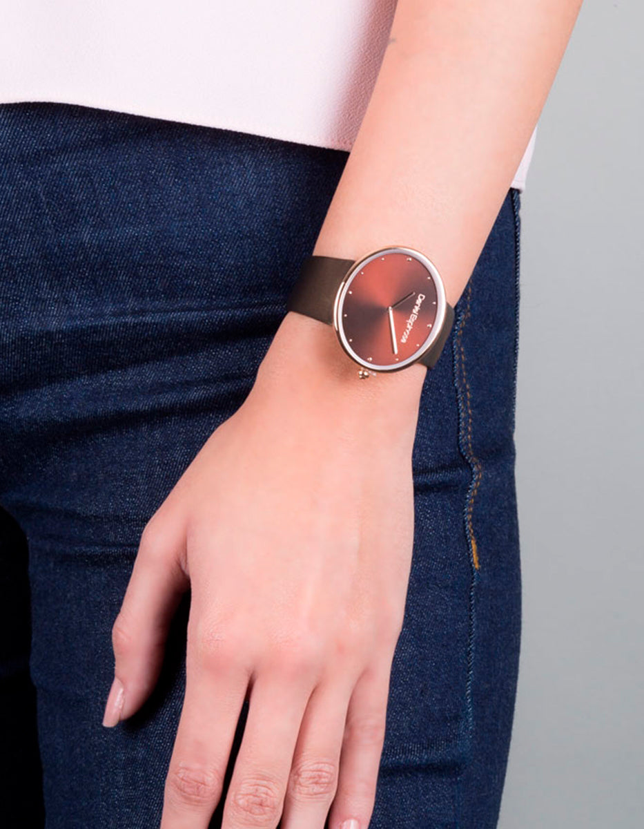 Reloj en Acero Inoxidable Café con Bisel Dorado Hollywood