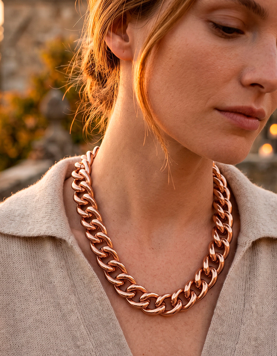 Collar de eslabones gruesos chunky en bronce con baño de oro rosa