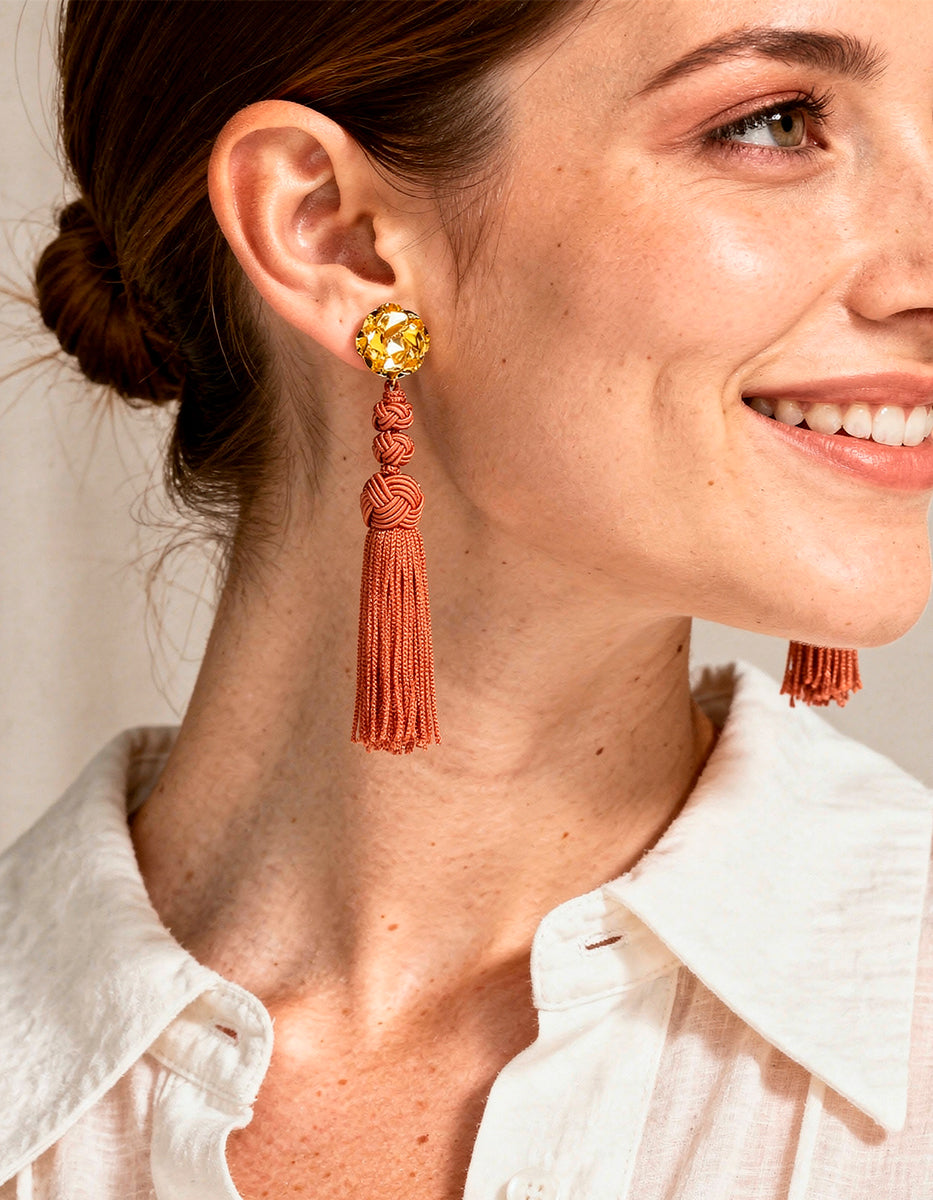 Aretes con hilo de seda rosa y pompón Edén