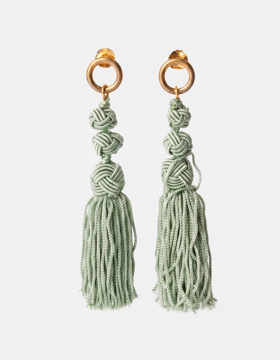 Aretes de bronce con baño de oro 22k pompon verde