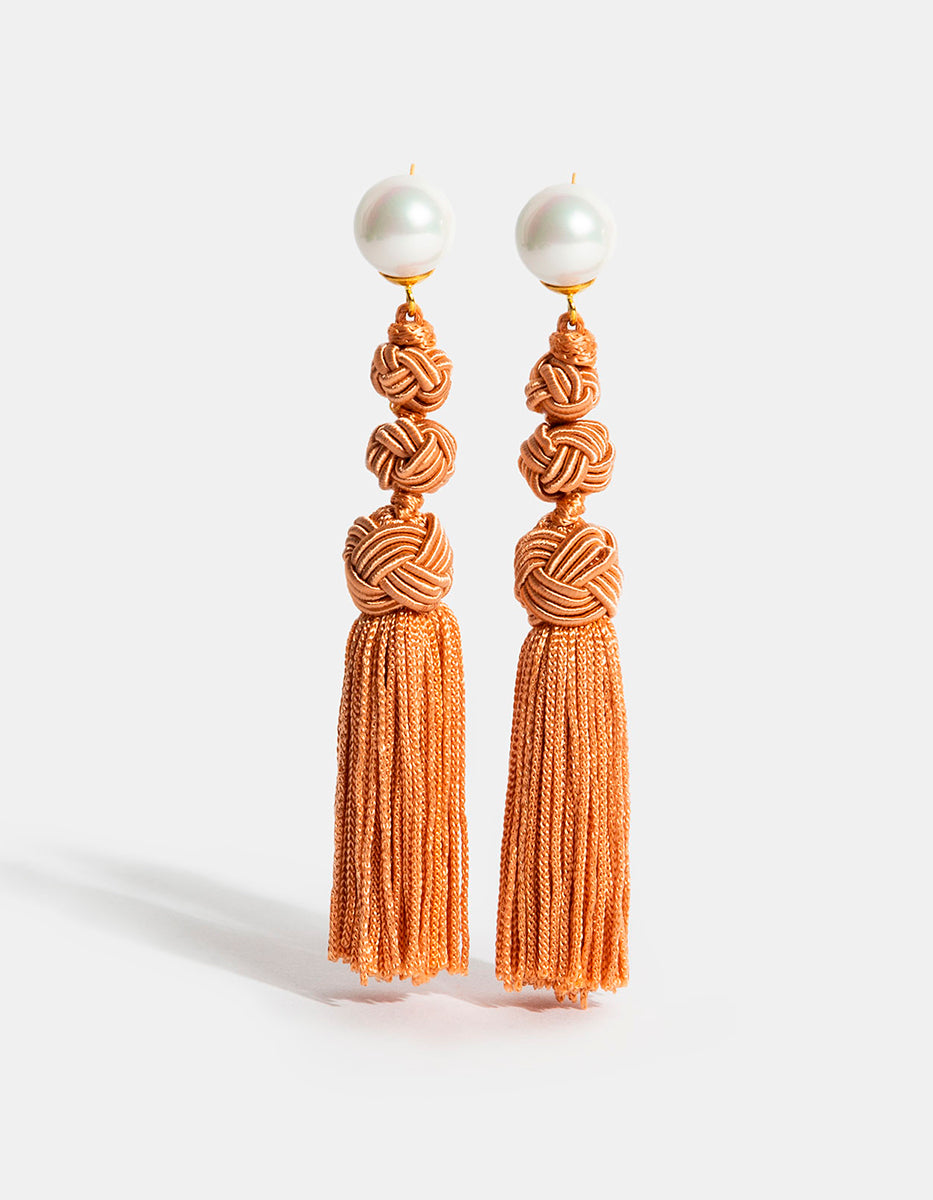 Aretes de bronce con baño de oro 22kt y borlas de hilo de seda Espléndida