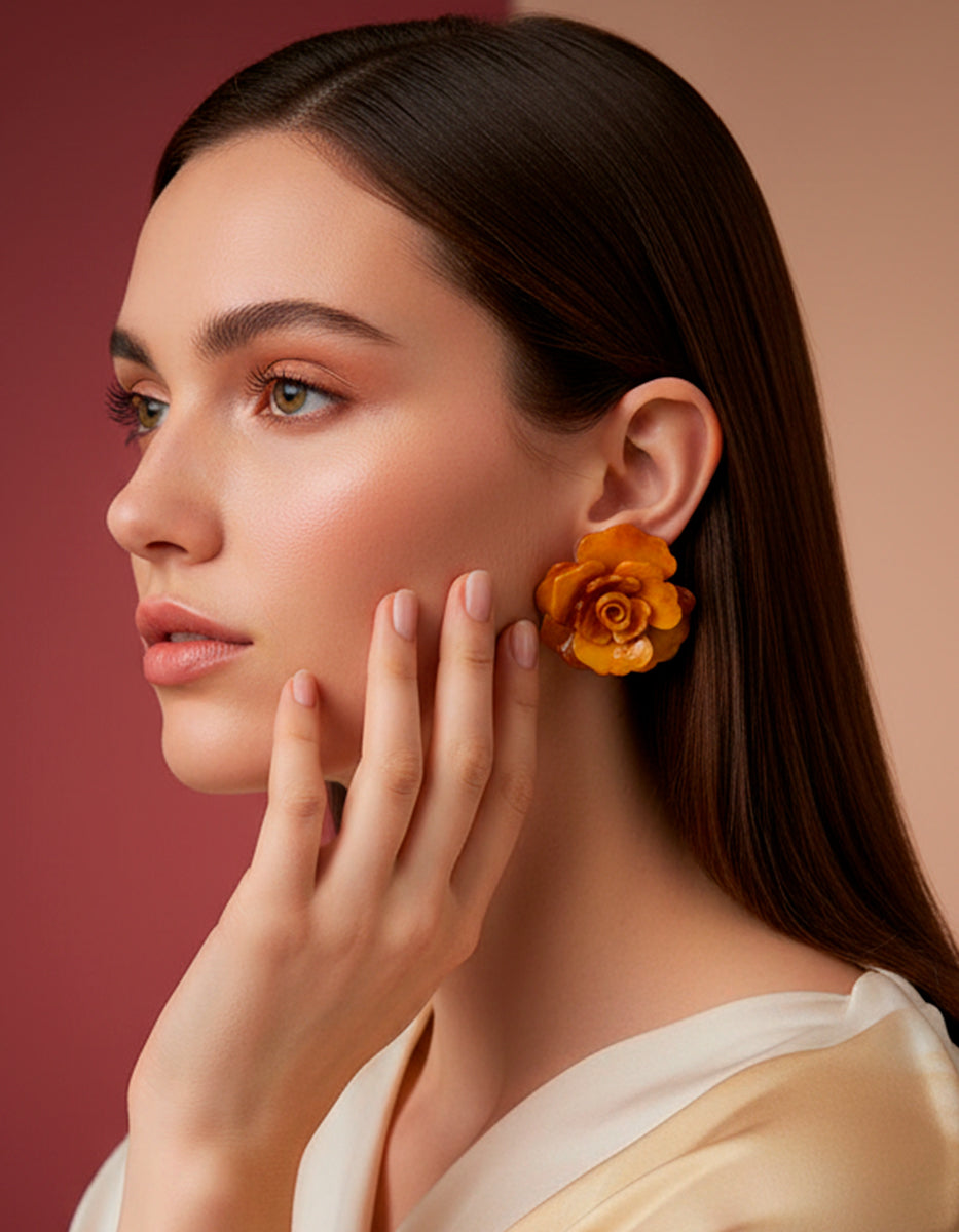 Aretes de Baquelita con forma de Flor en Tono Ambar Mandragora
