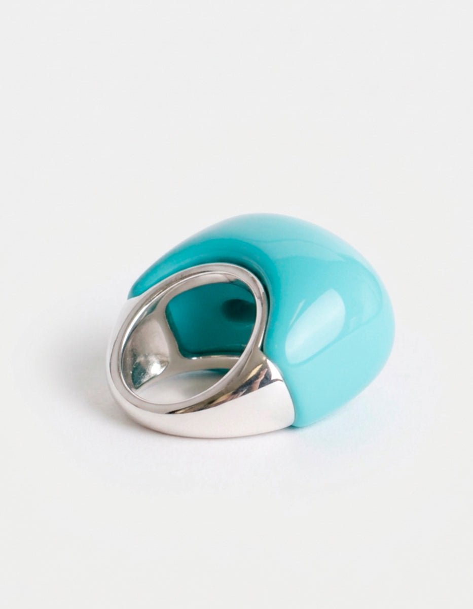 Anillo en baño platino y baquelita tono turquesa Mandragora