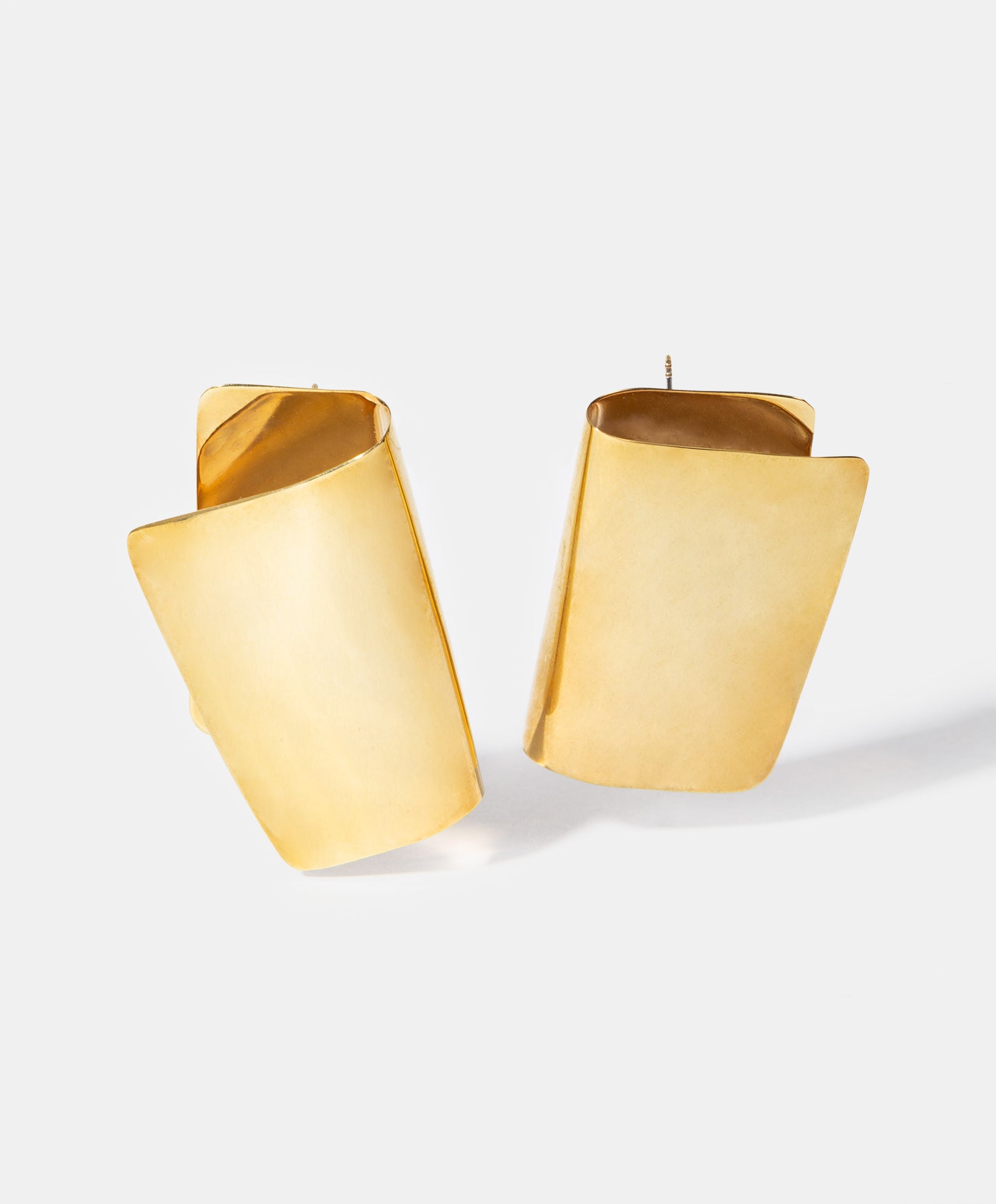 Aretes forma orgánica lisos Golden