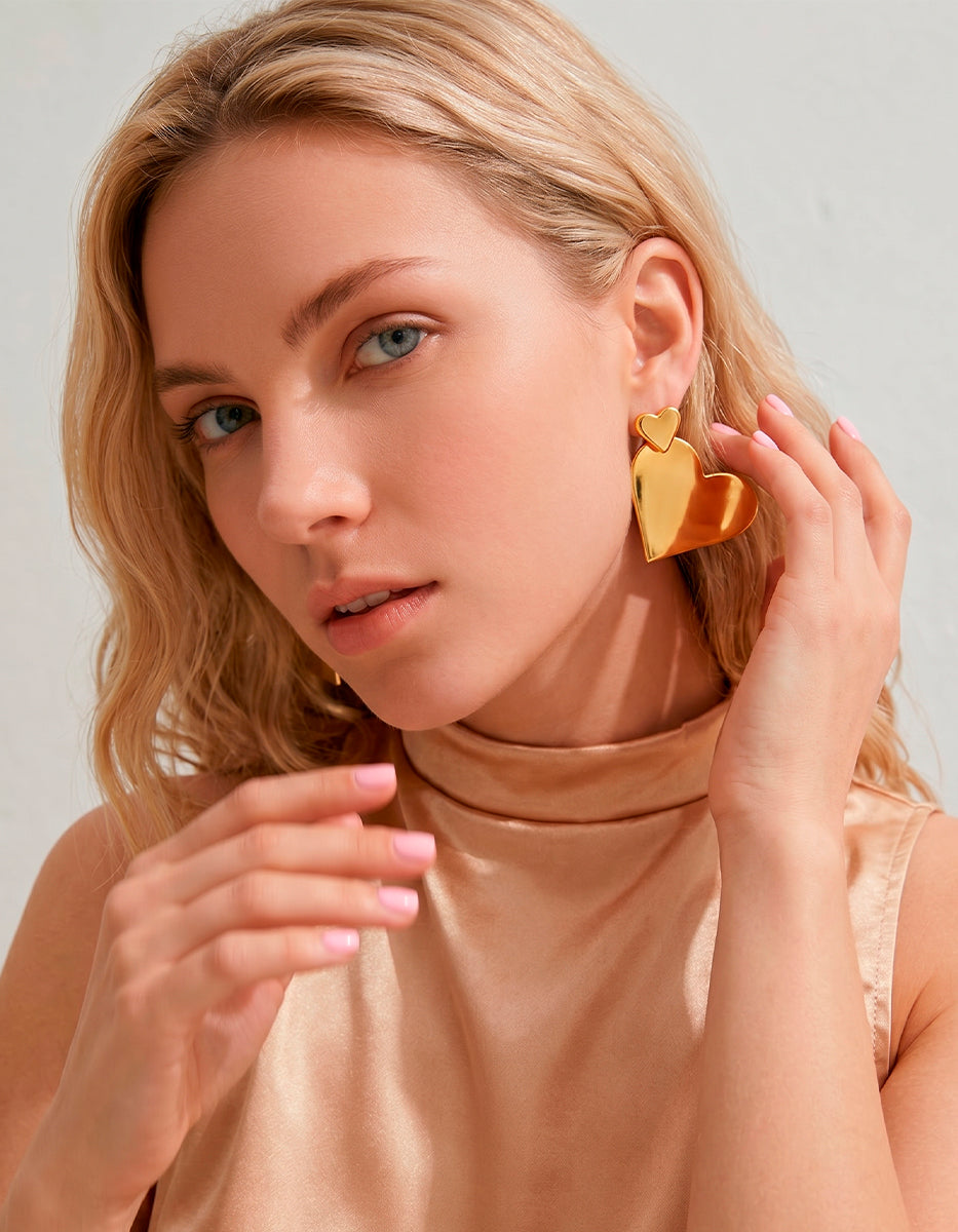 Aretes de Bronce con Baño Oro 22K en Forma de Corazón
