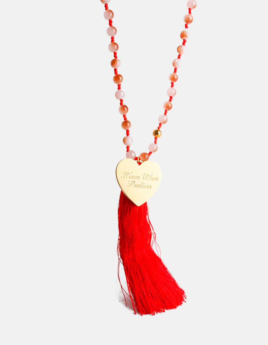 Collar de bronce con baño de platino con cuentas y pompon color rojo