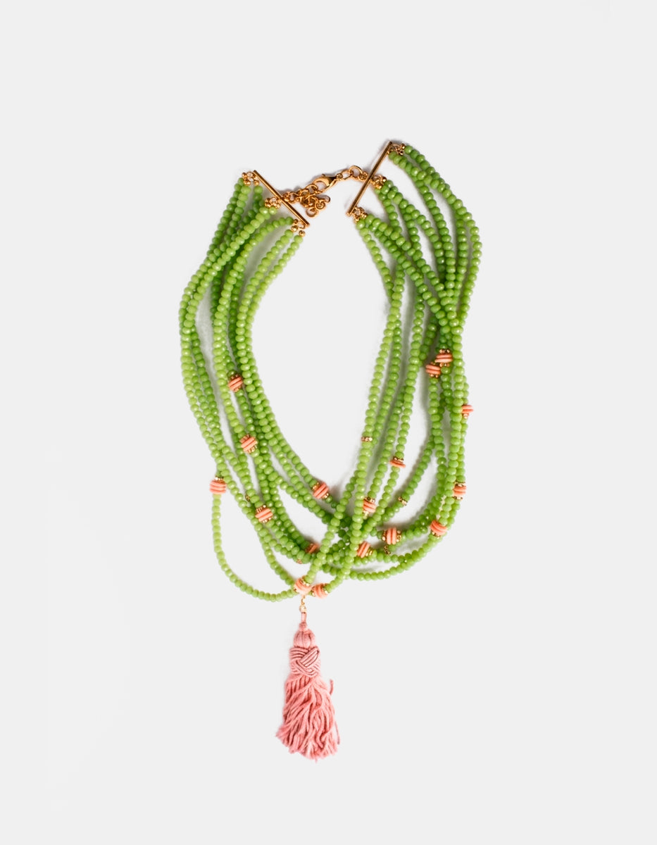 Collar Multilínea de Cristal austriaco Verde Manzana con Acentos Coral y Dije de Borla