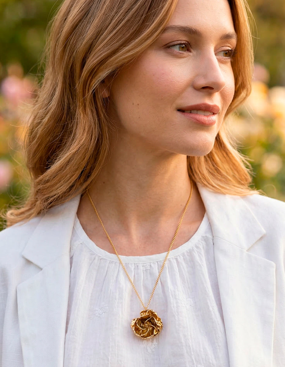 Collar con dije en forma de rosa Edén