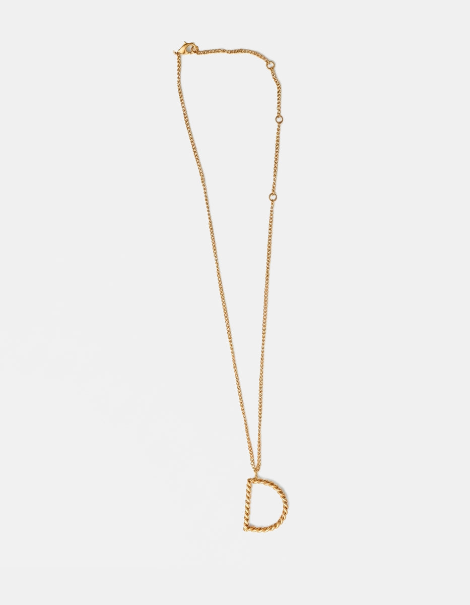 Collar de bronce en baño de oro 22k con letra “D”