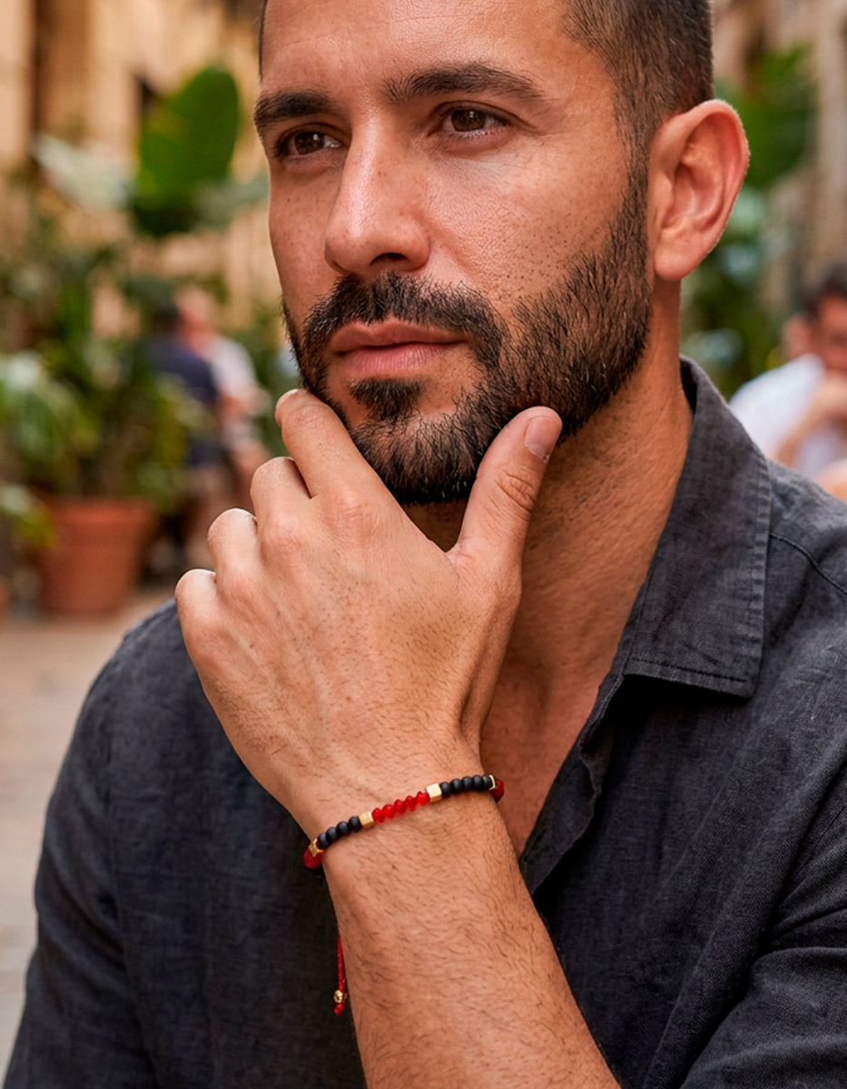 Pulsera bronce baño oro con cristal rojo y ágata negra Nordic