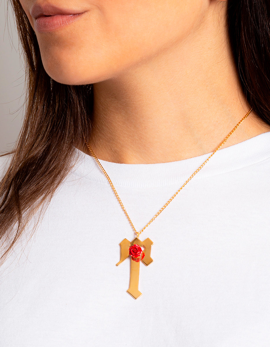 Collar en Bronce con Baño de Oro 22 kt Letra "T" y Rosa de Baquelita Roja Rock & Glam