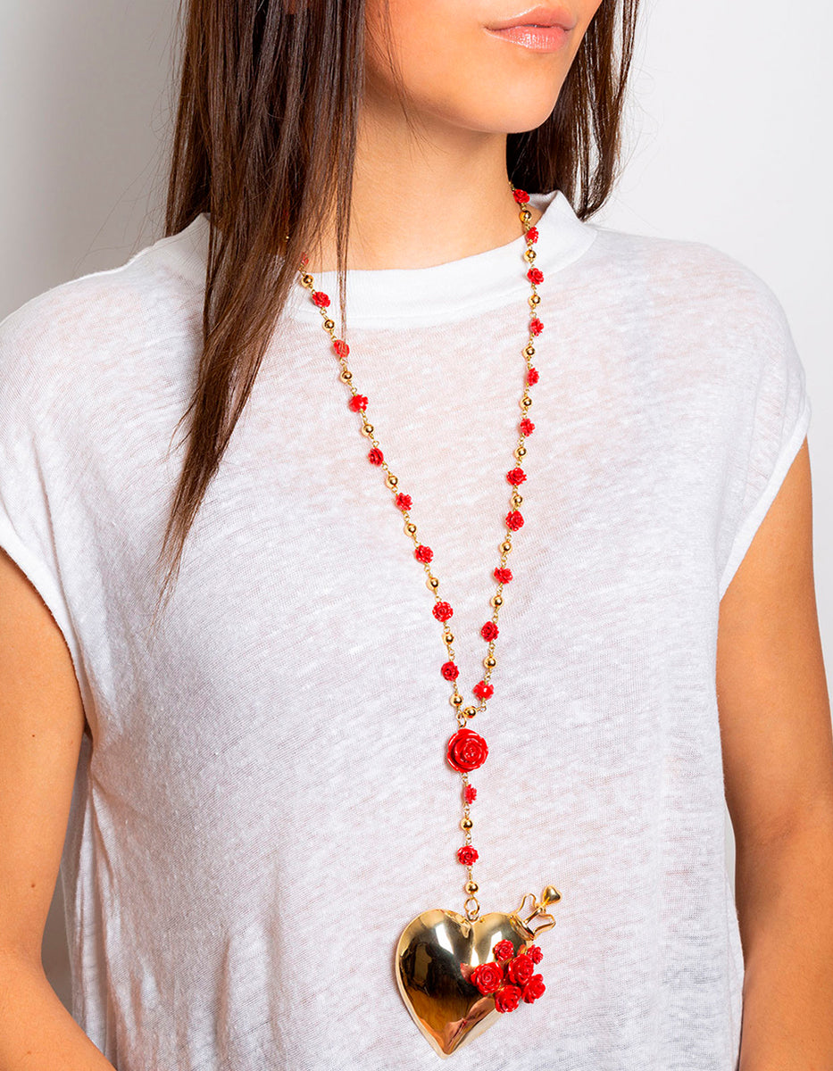Collar de Bronce con Baño de Oro 22kt, Dije de Corazón, Bolas Lisas y Rosas de Baquelita Roja By Daniel