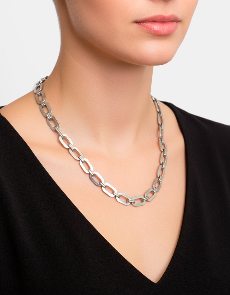 Collar de bronce con baño de rodio Fenicia