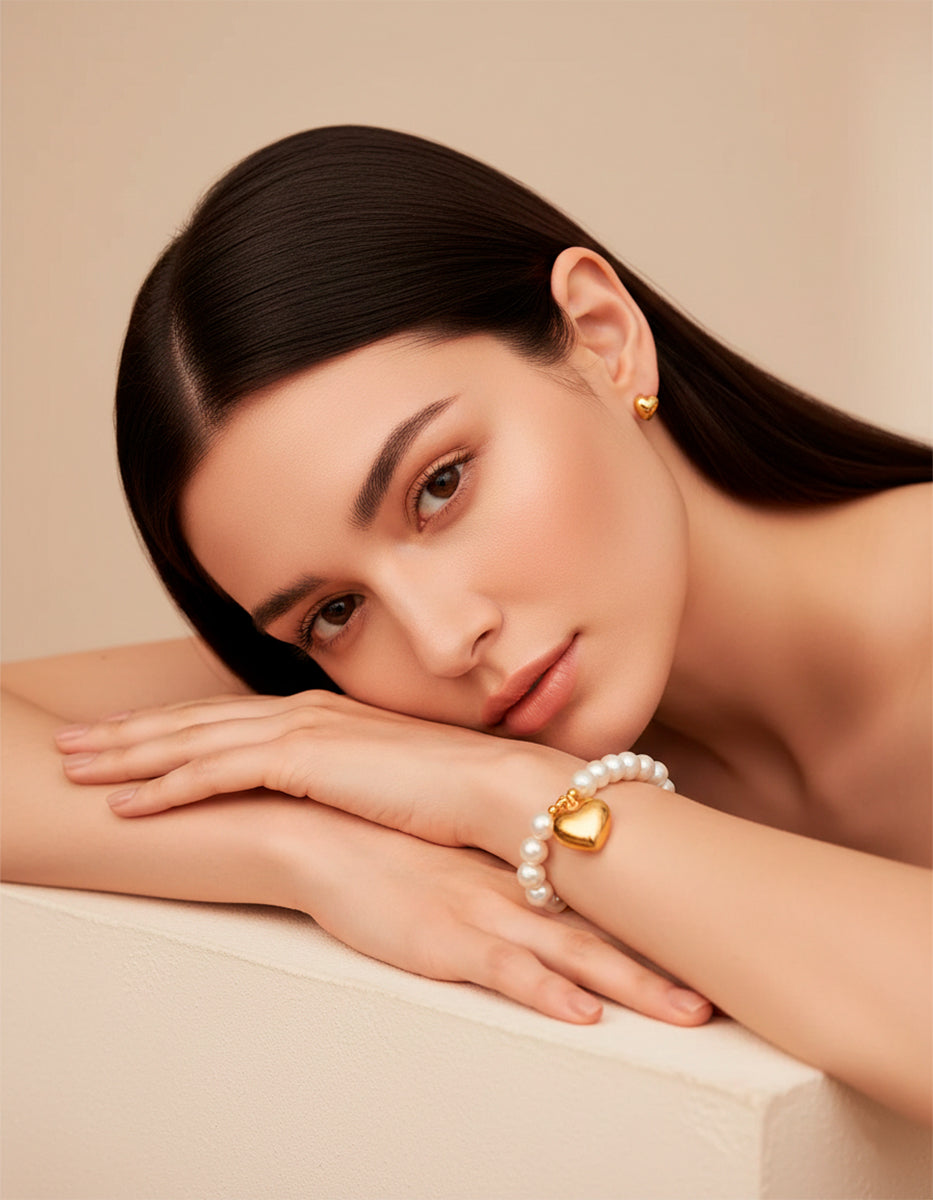 Set de Pulsera de perlas mabe con corazón y broqueles con corazón