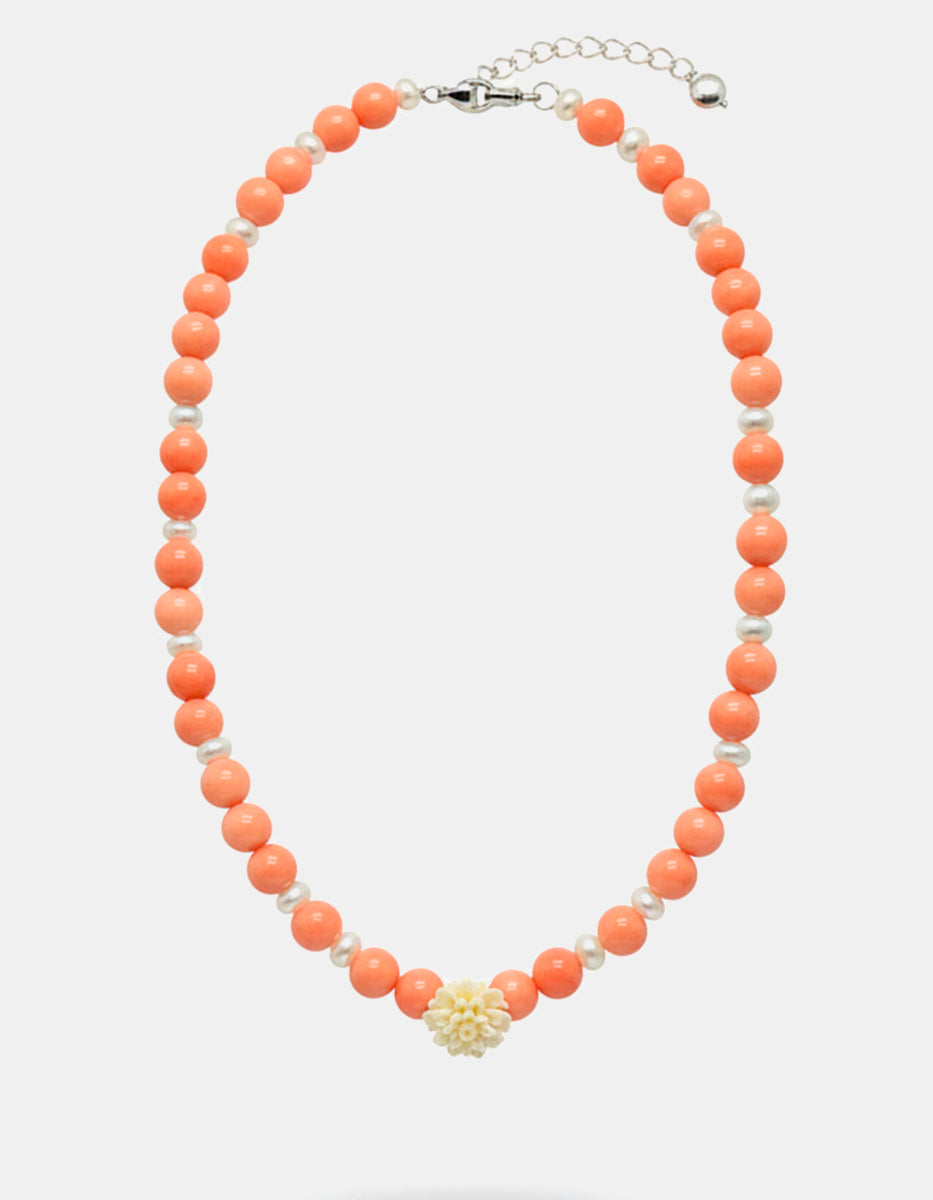 Collar con Extensión en Bronce Baño Oro 22 kt, Baquelita Marfil y Perla Mabe Coral & Blanco L.I.F.E