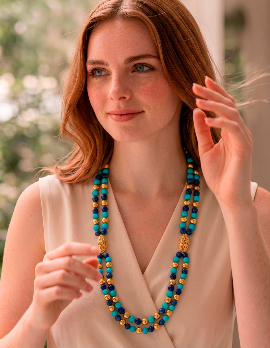 Collar doble hilera turquesa y azul con acentos de bronce en baño de oro de 22kt