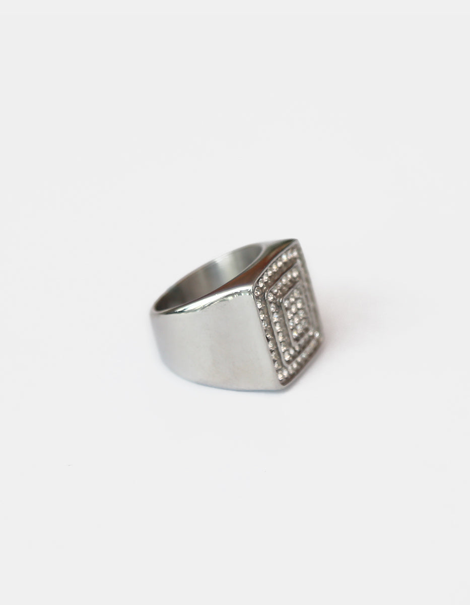 Anillo de acero inoxidable en baño de rodio con espinolitas en frente y costados Nordic
