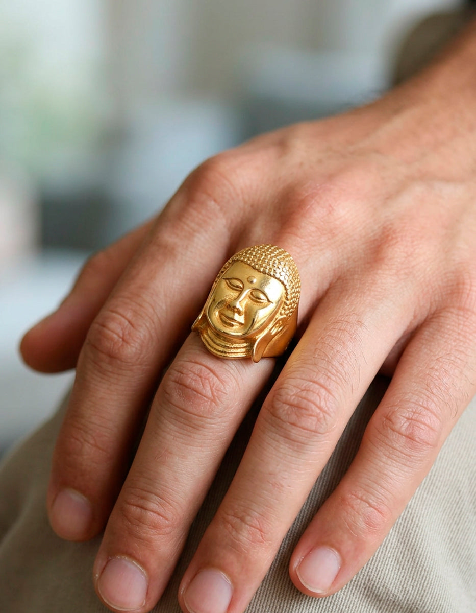 Anillo de acero en baño oro 22 kt con cara de Buda Talla 7.5 Nordic