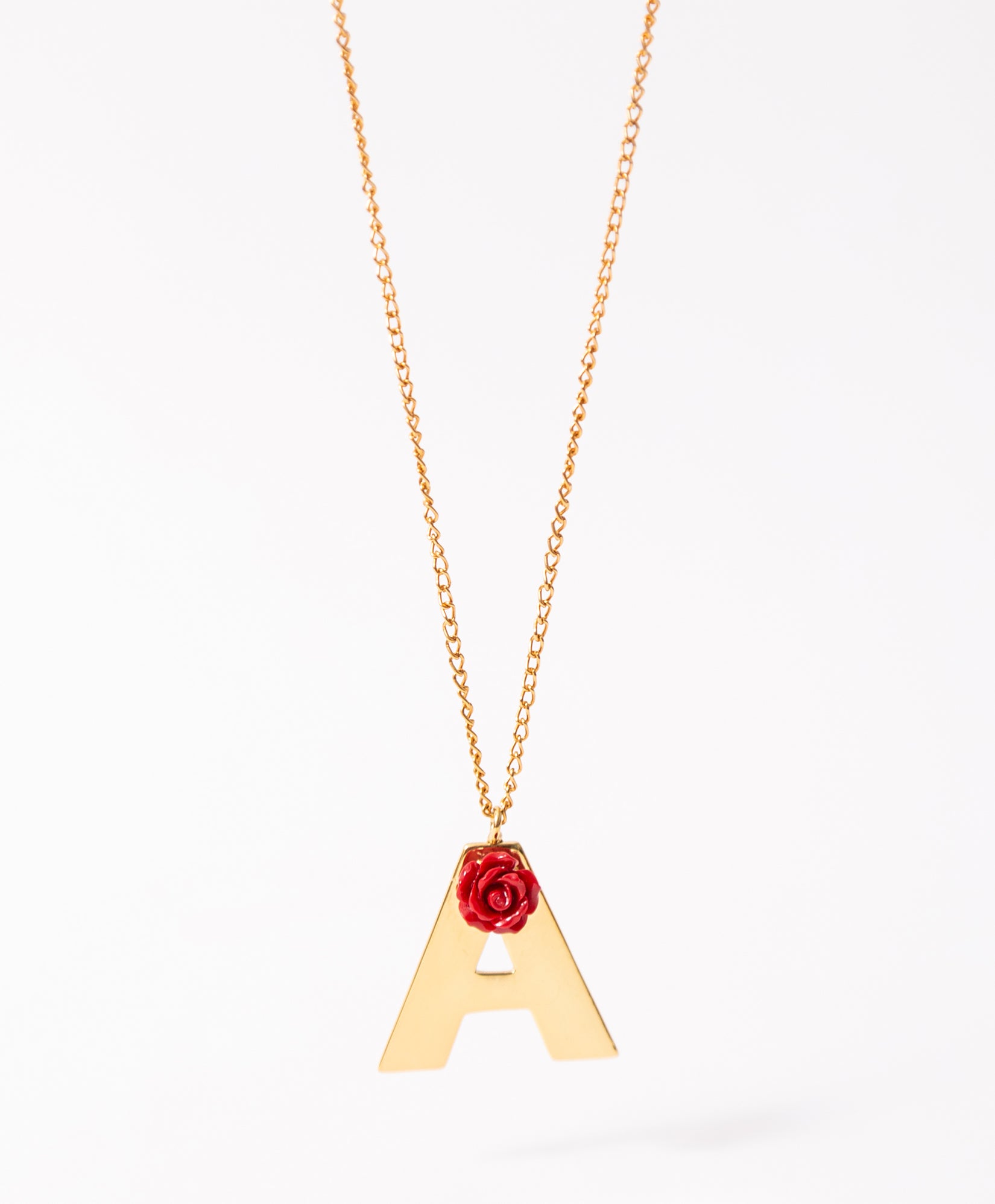 Collar con una rosa y la inicial A Lady