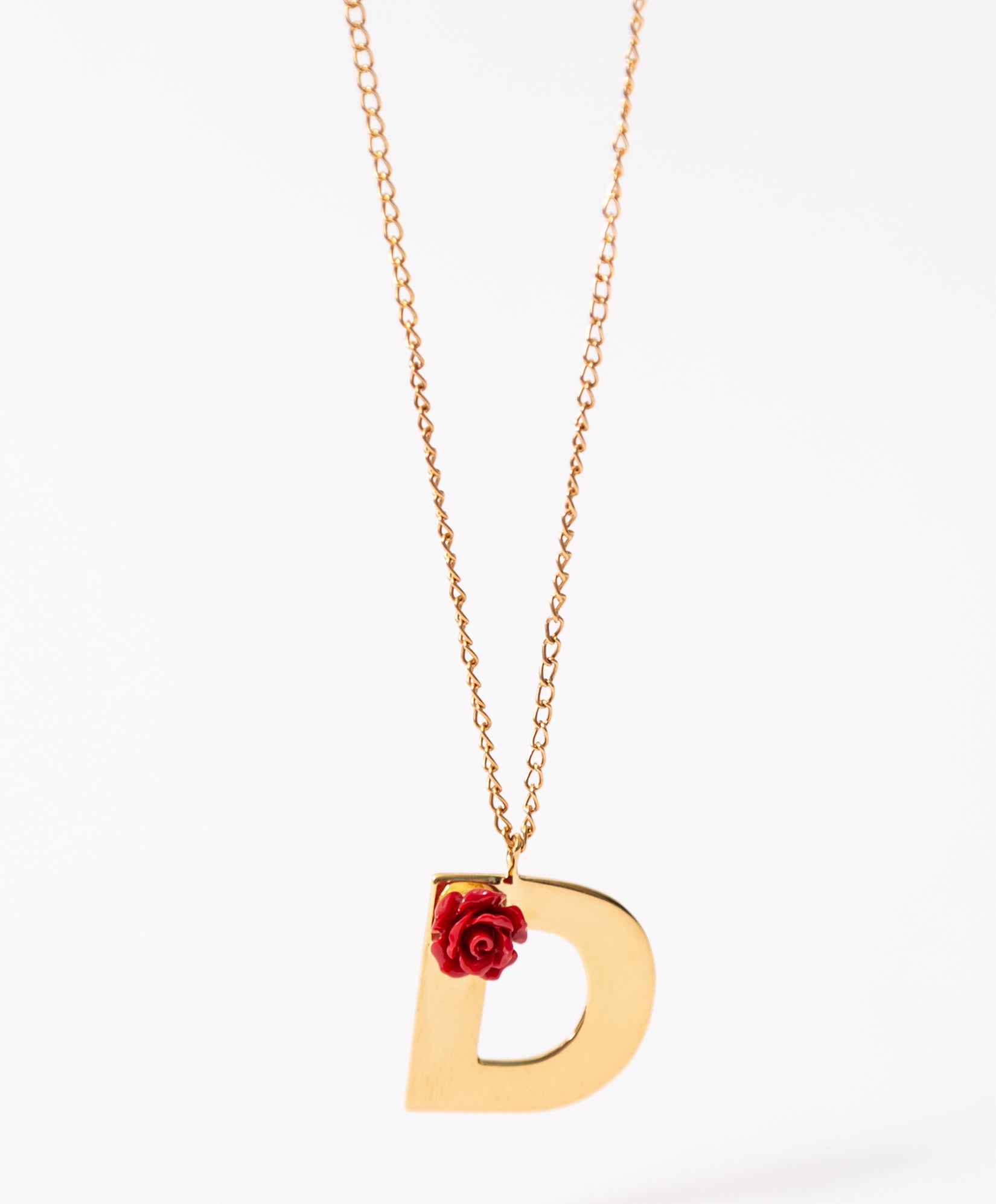 Collar con una rosa y la inicial D Lady