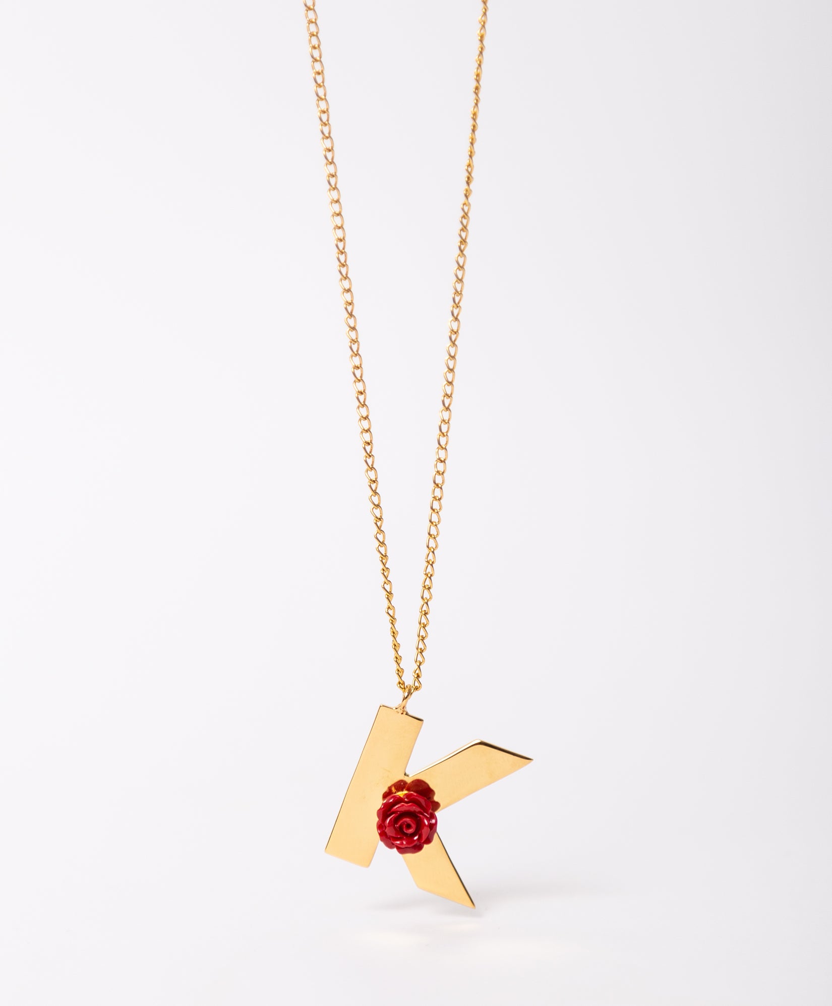 Collar con una rosa y la inicial K Lady