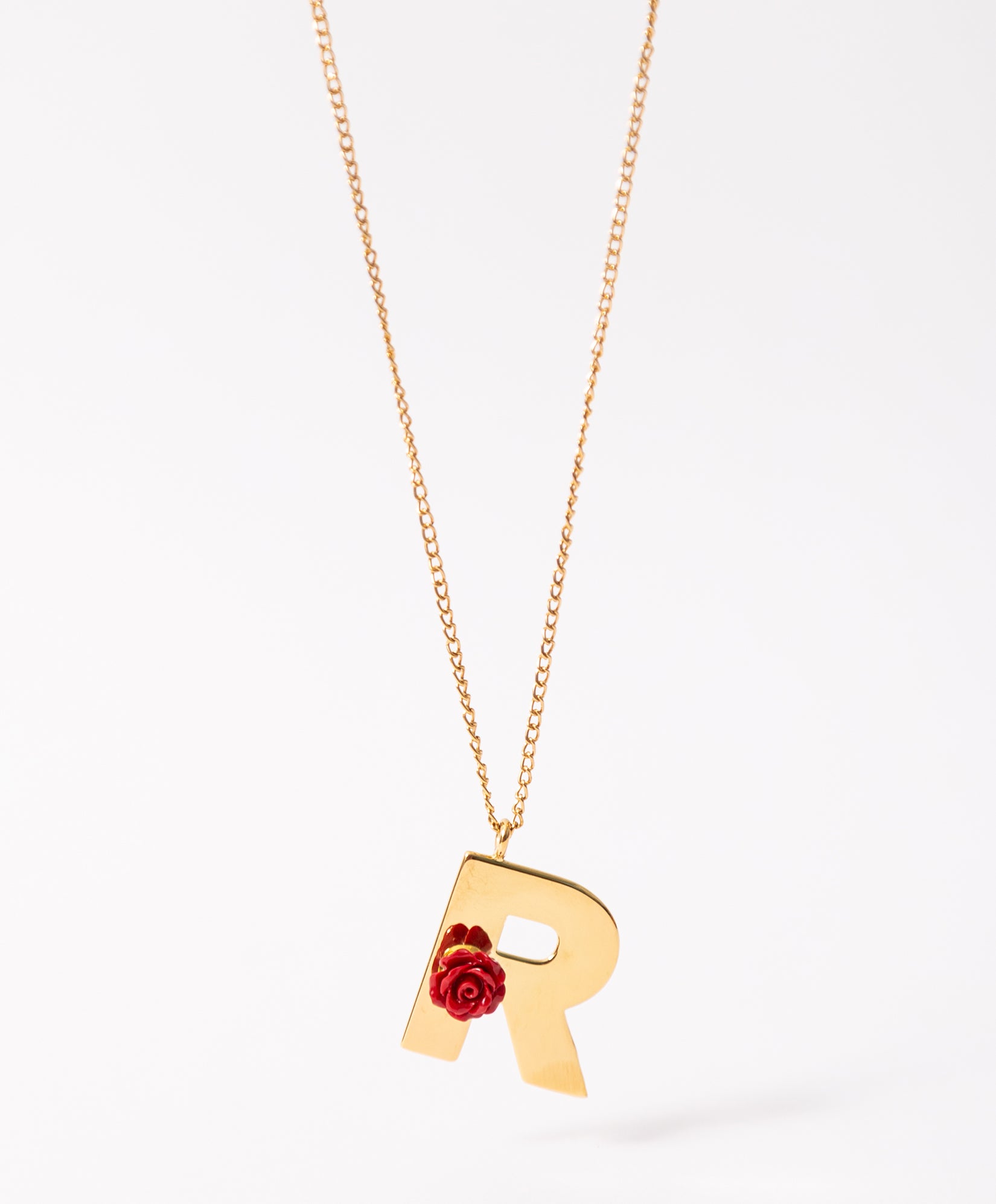 Collar con una rosa y la inicial R Lady