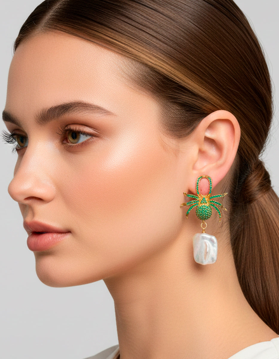 ⚡Ei Aretes en bronce con baño de oro 22 kt, piedra Espinolita verde jade y perla barroca Flashy Moments