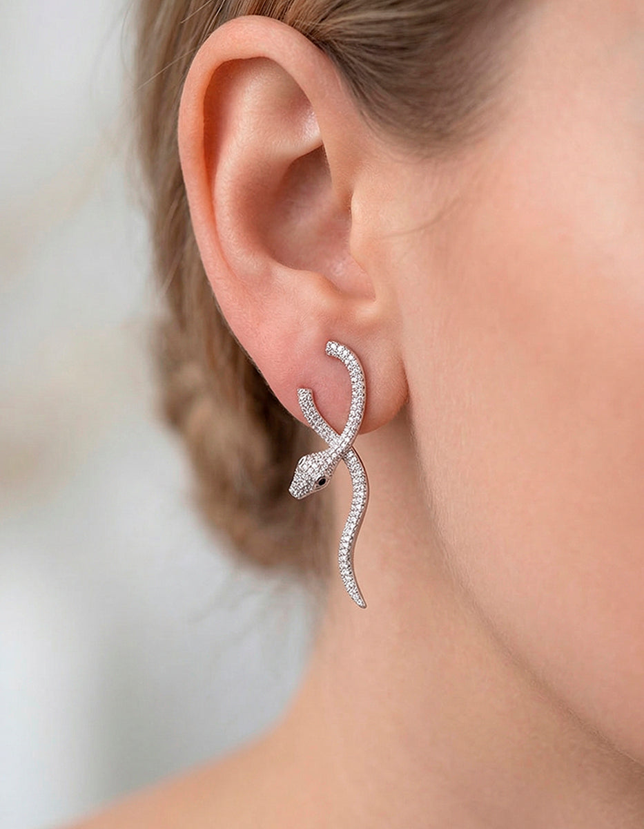 Aretes con baño de platino en forma de serpiente y topacios blancos Festive Style